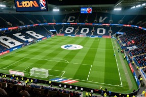 卢顿大胜巴里，保持积分榜前列